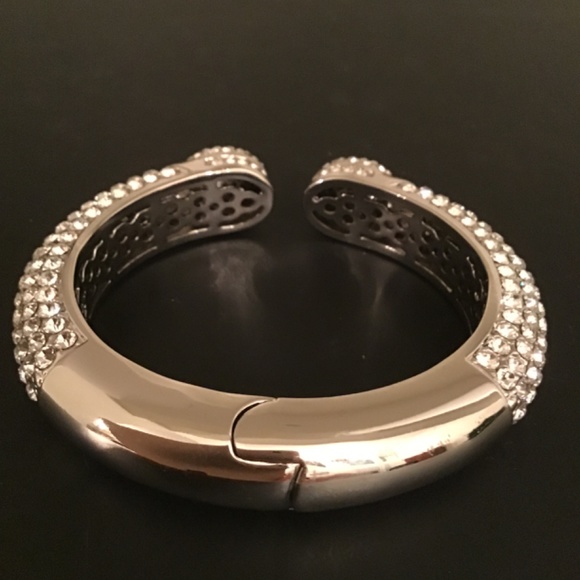 Joan Boyce clear pave hinged cuff bracelet size S/M - Picture 4 of 9
